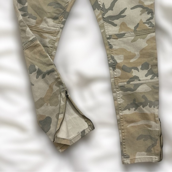 BDG Camo Jeans - Picture 4 of 10
